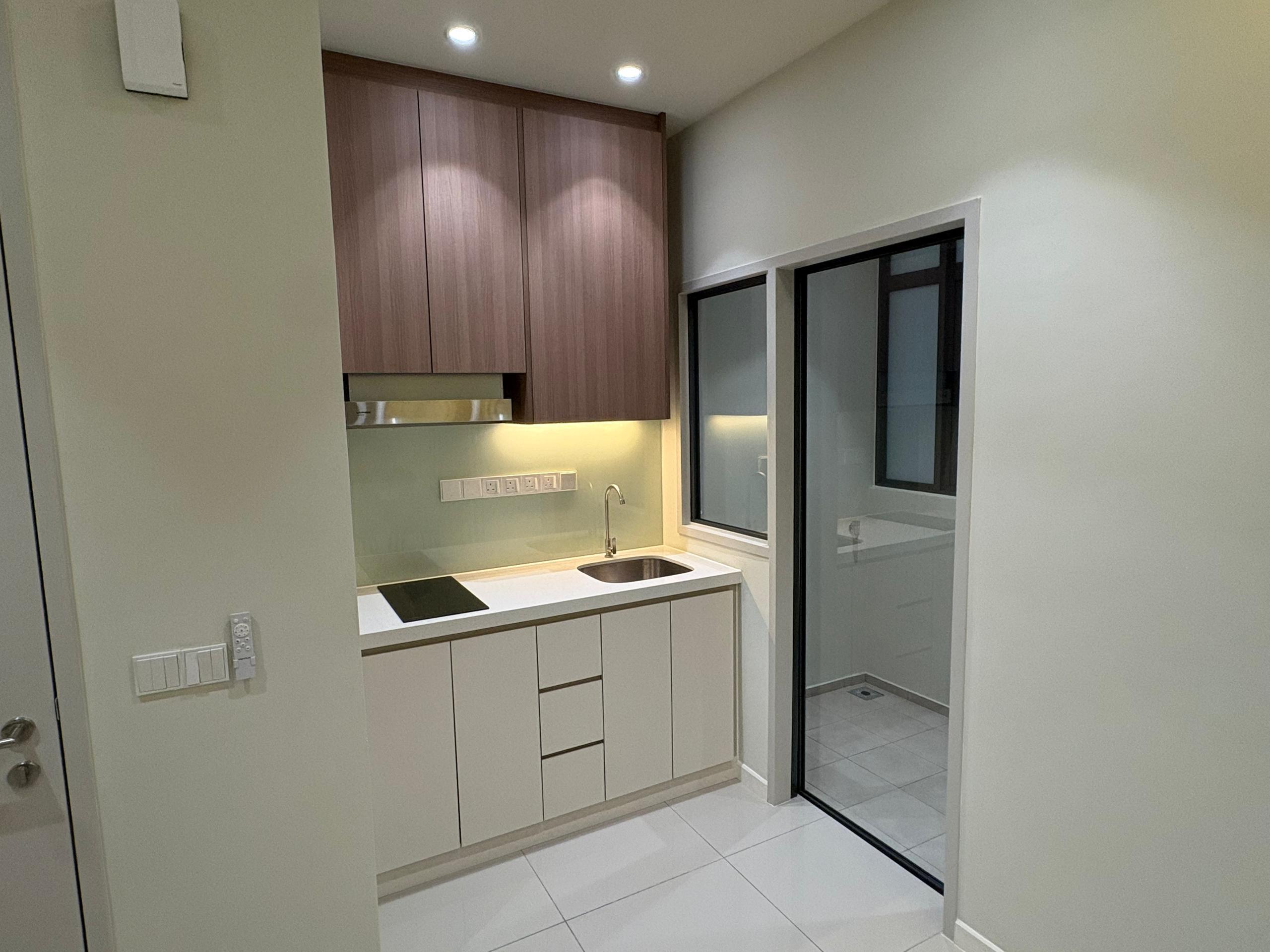 Savvy Riana Dutamas, Condominium