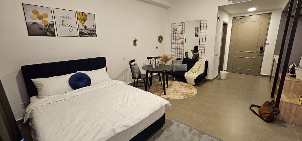 Mossaz @ Empire City, Studio