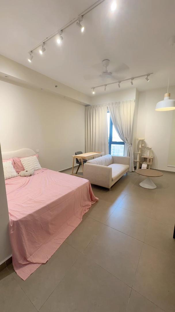 Mossaz @ Empire City, Condominium