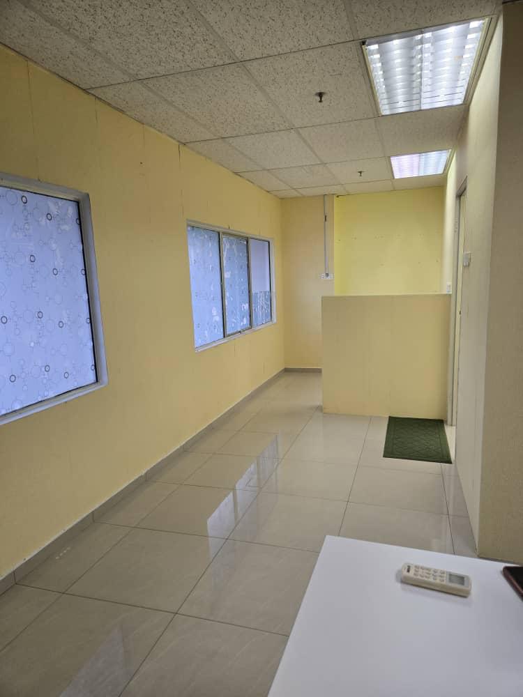 Menara Uncang Emas Ue3, Office