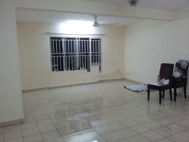 Plaza Metro Prima, Condominium