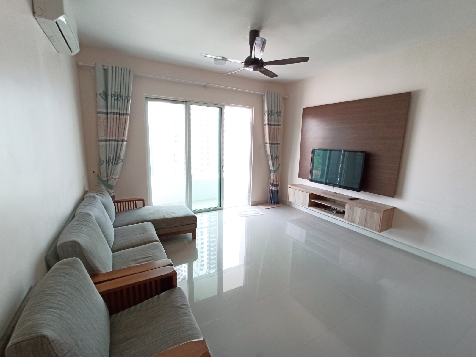 Scenaria North Kiara, Condominium