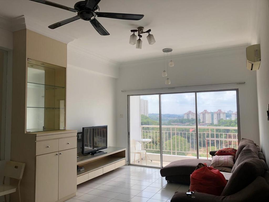 Plaza menjalara, Condominium