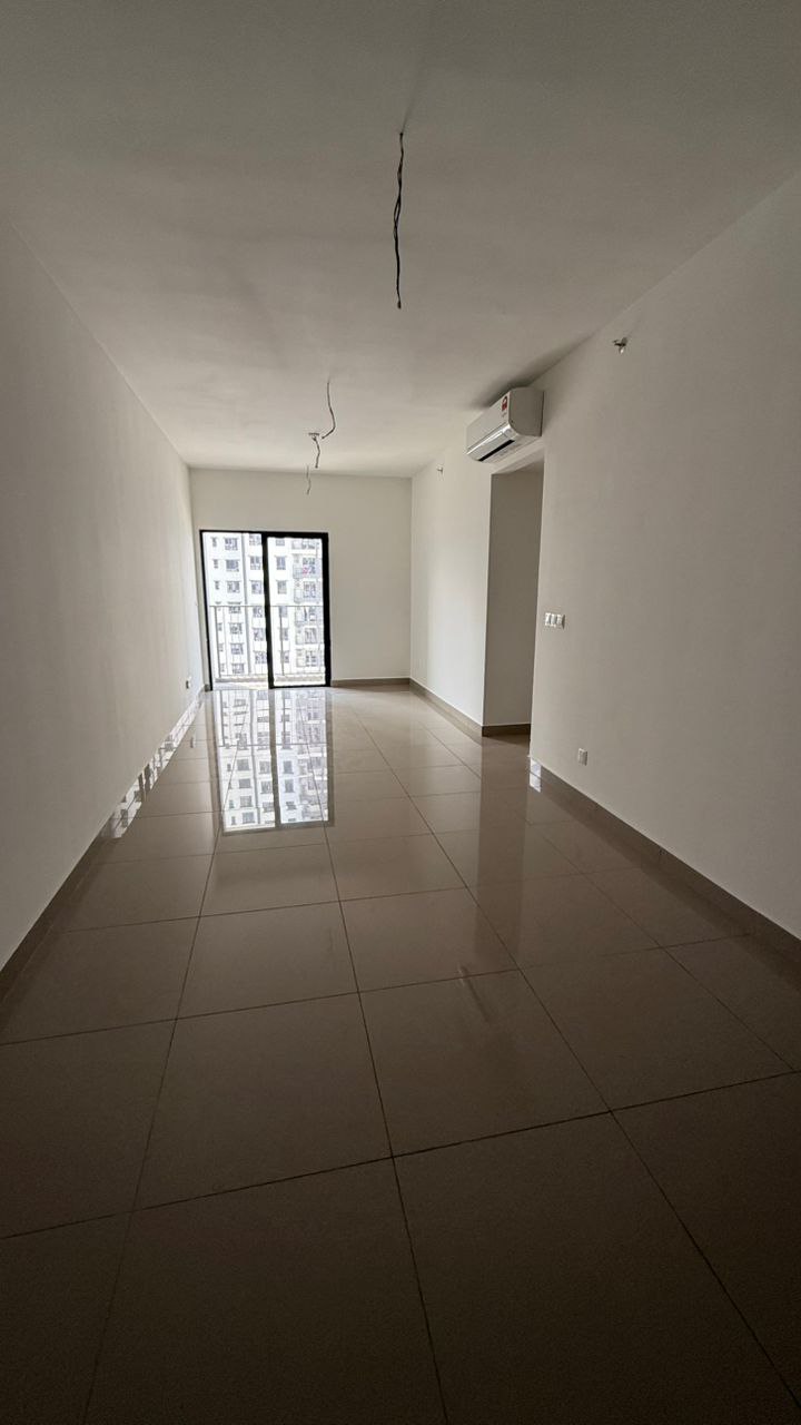 M luna, Condominium