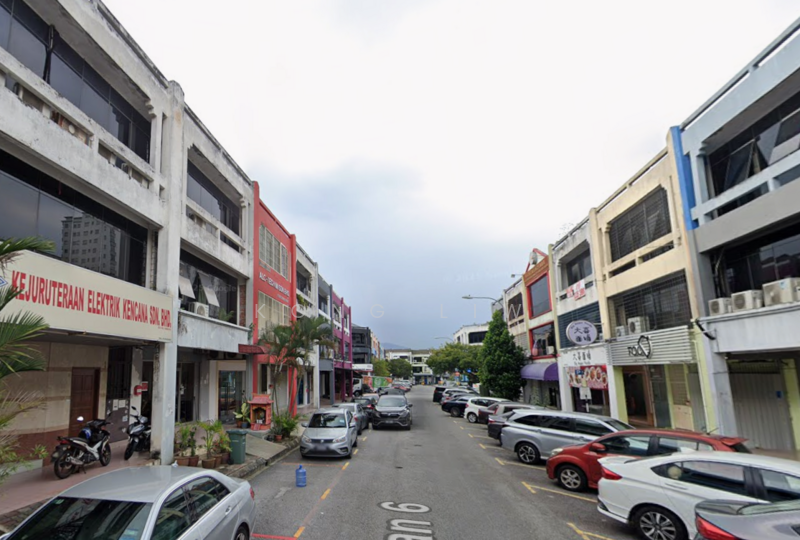 Bandar Menjalara shop, Shop