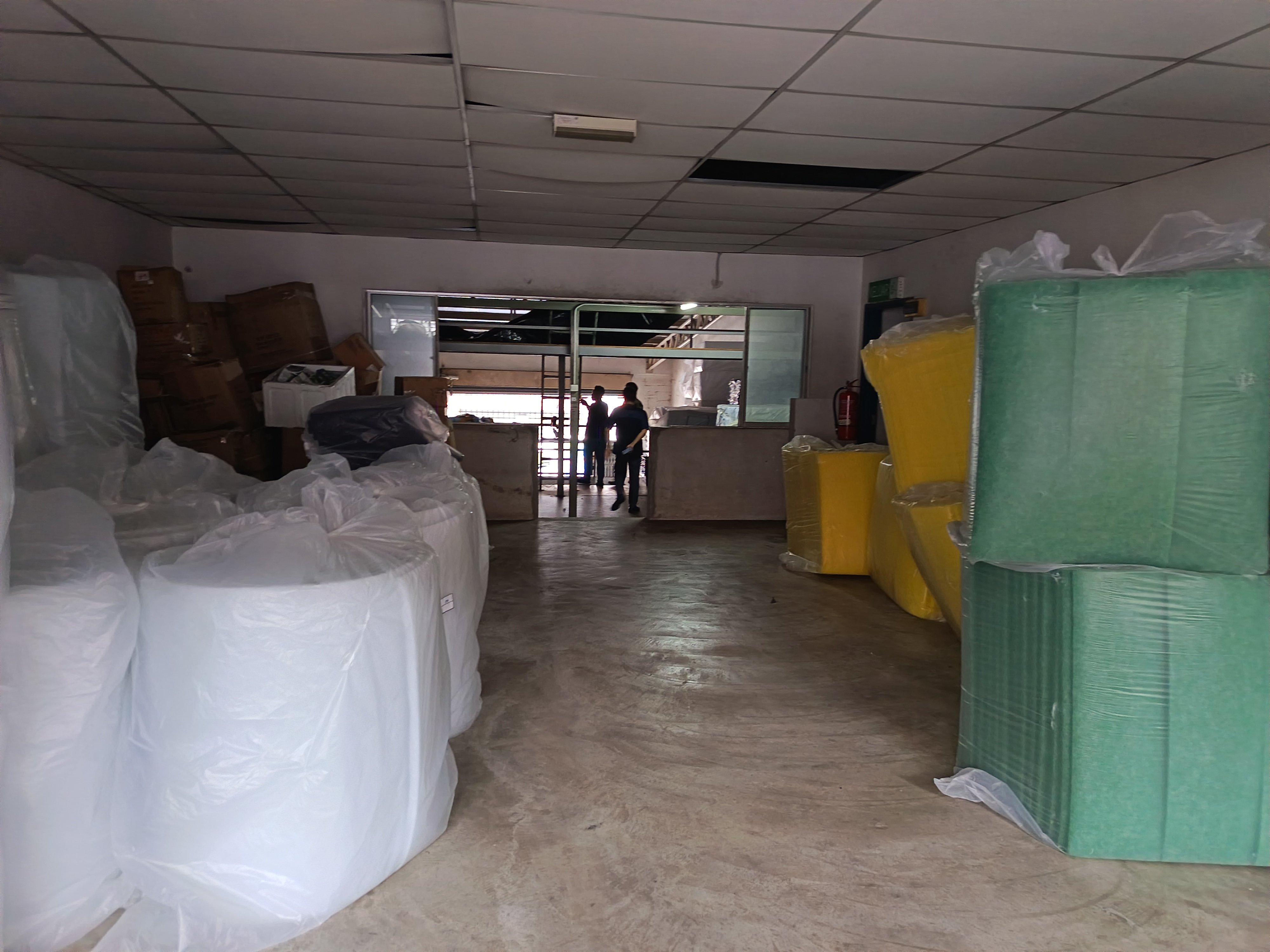 Taman Industri Bolton, Shop
