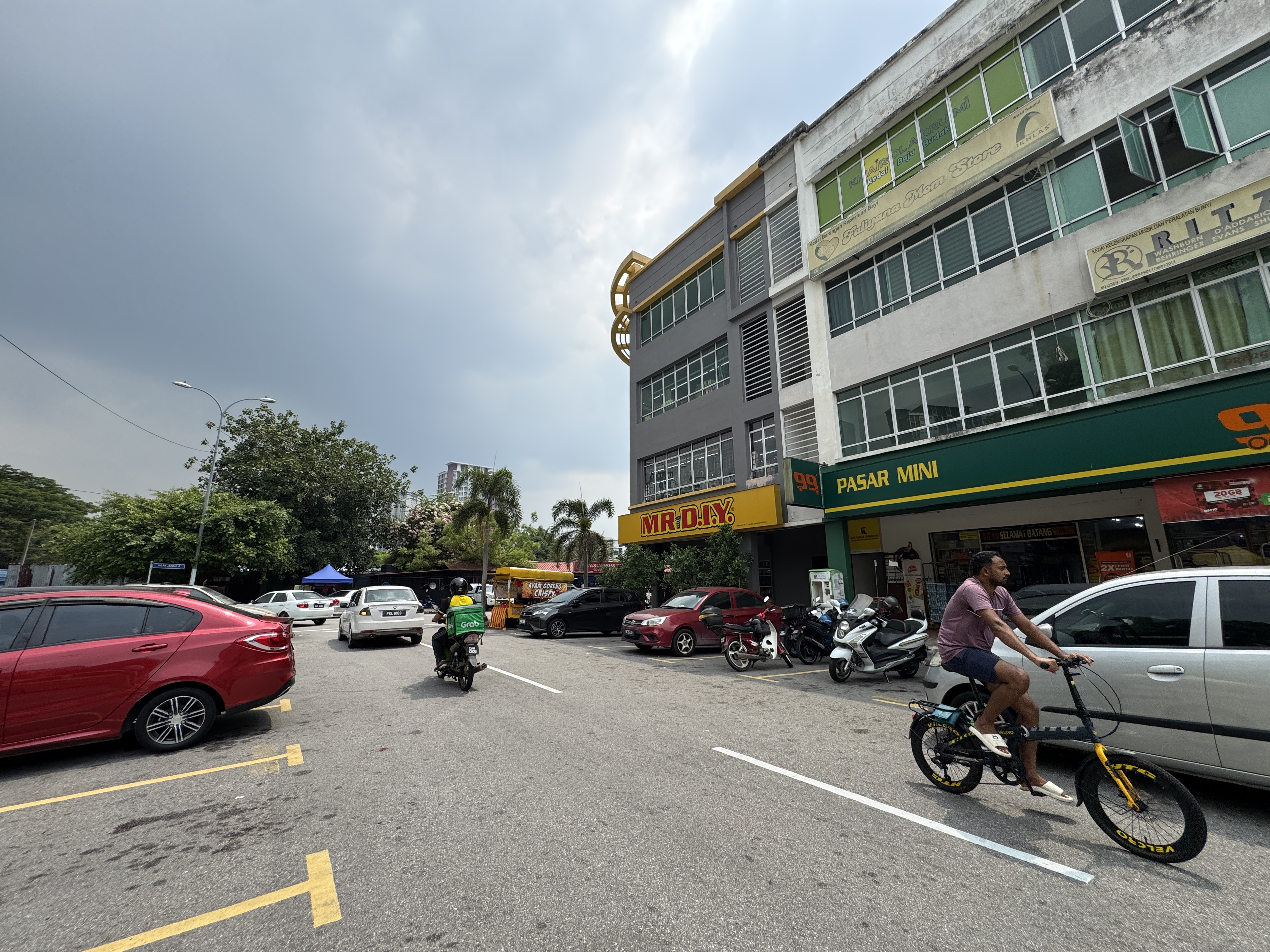 Medan Idaman, Shop