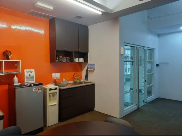 Metropolitan Square, Office