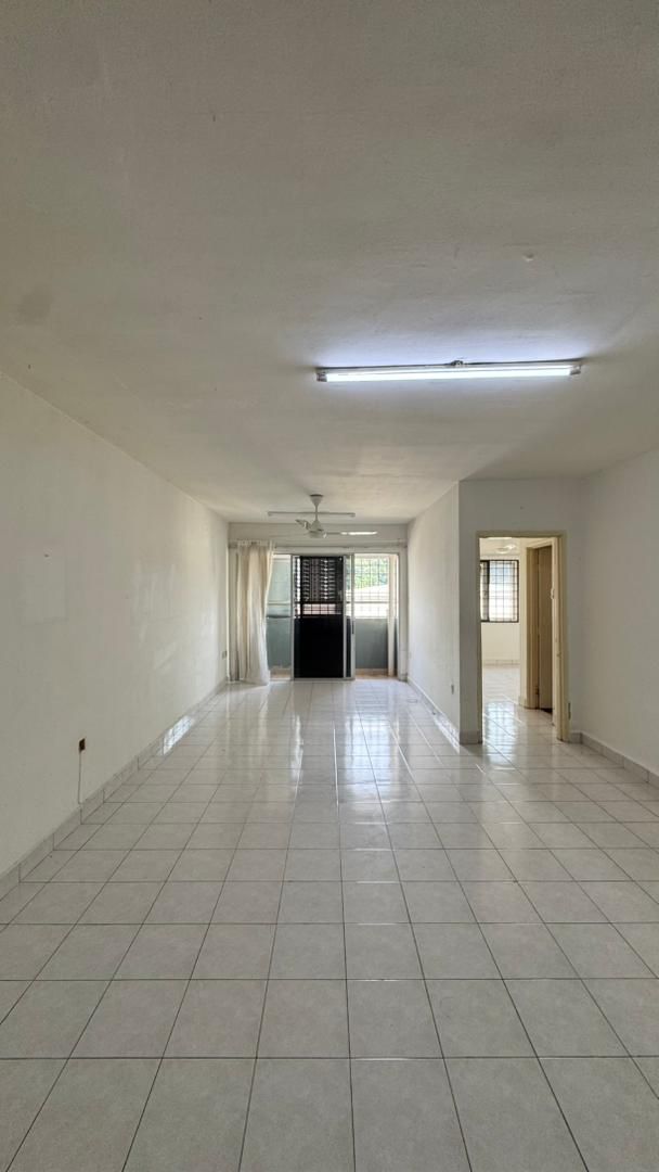 Flora Apartment, Apartment