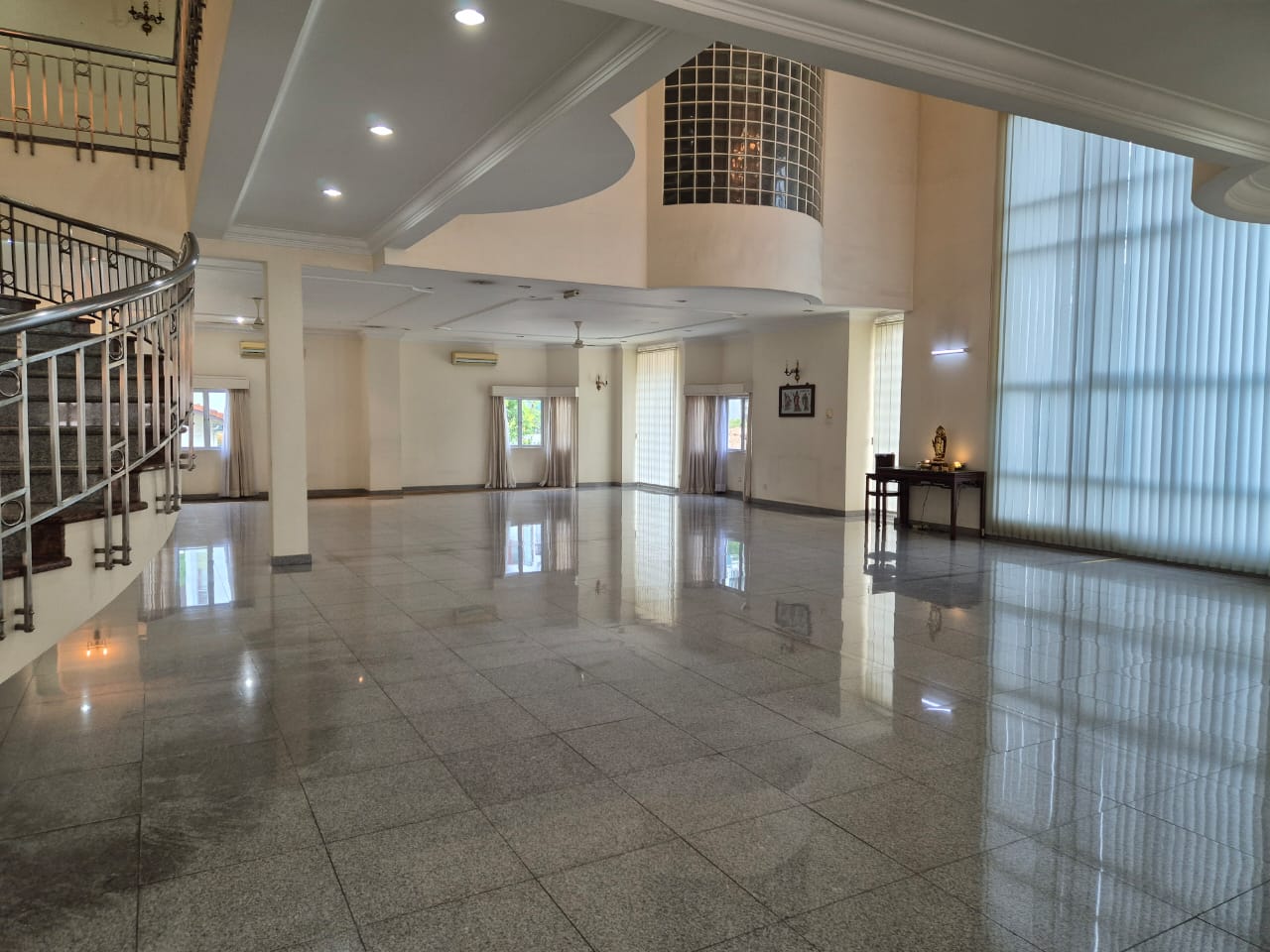 Bukit Pantai, Bungalow