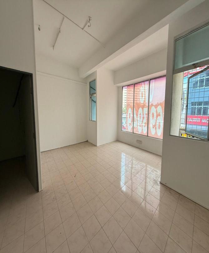 Bandar Seri Putra, Shop