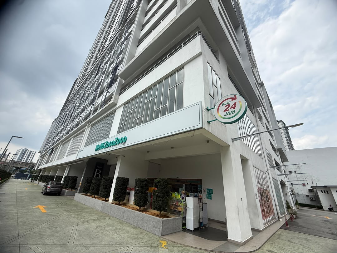 TR Residence, Shop