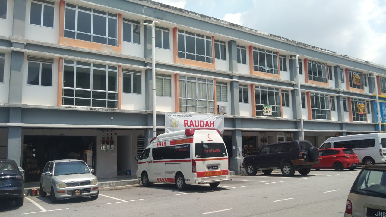 Salak Perdana business Park, Shop