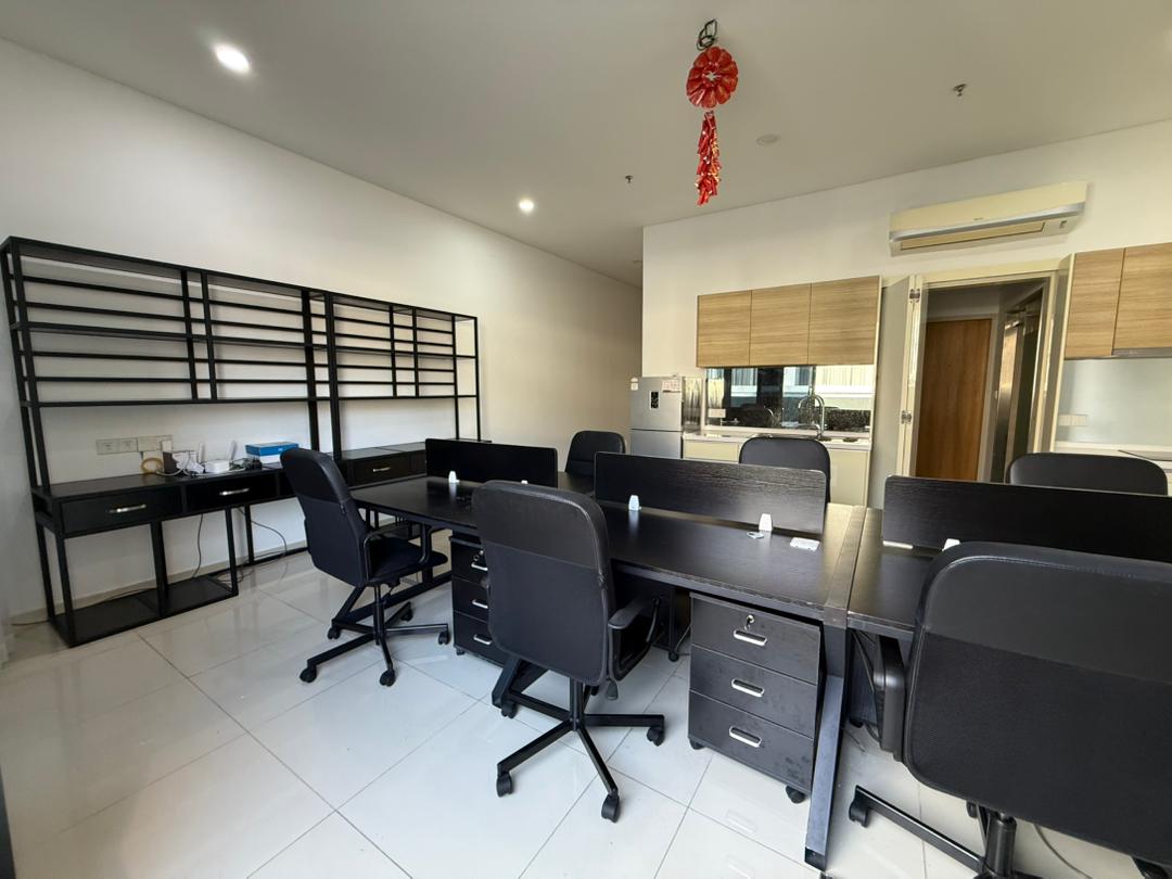 Plaza Arcadia, Office