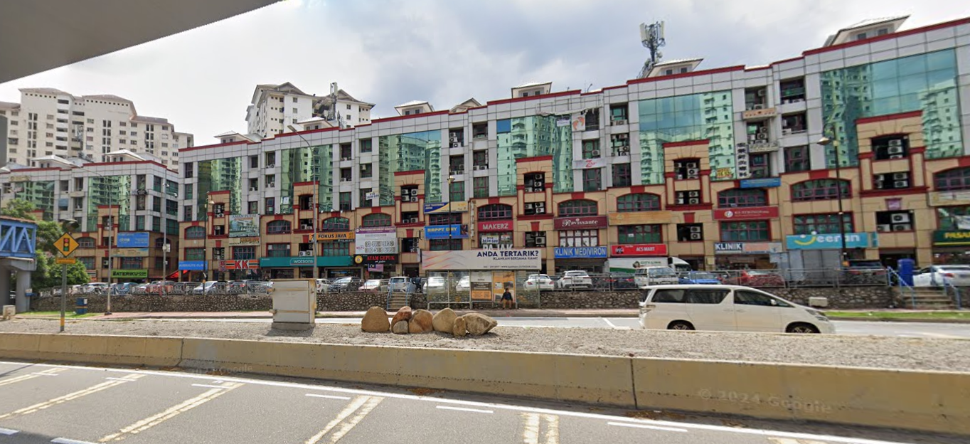 Pelangi Square, Shop