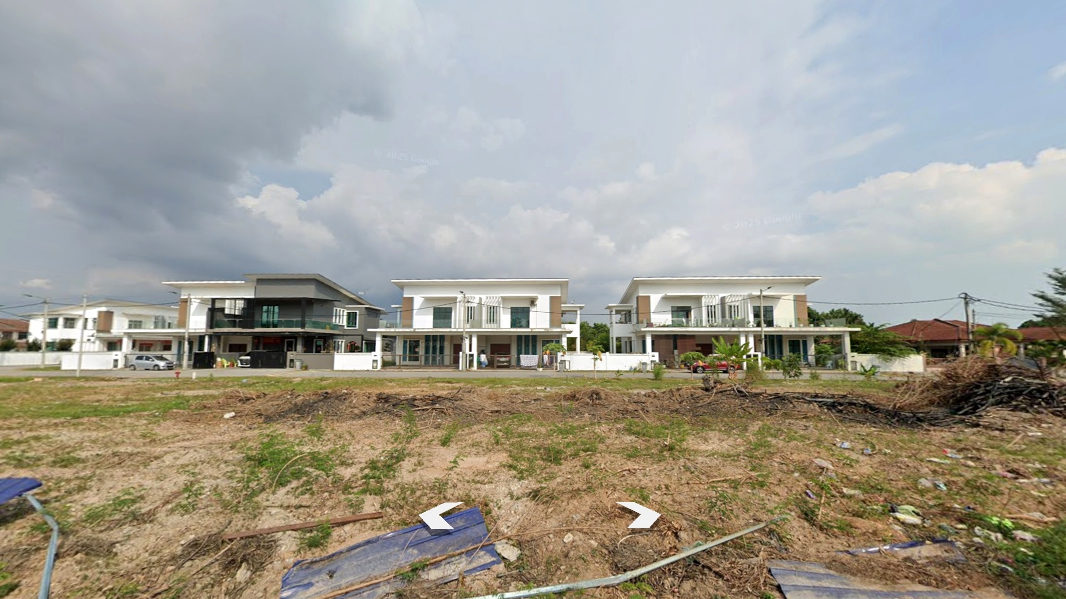 Jalan Saujana Indah, Semi-D